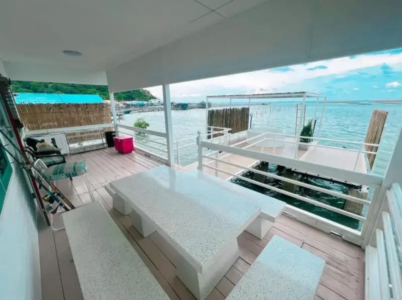 พูลวิลล่า Terrace House บางแสน